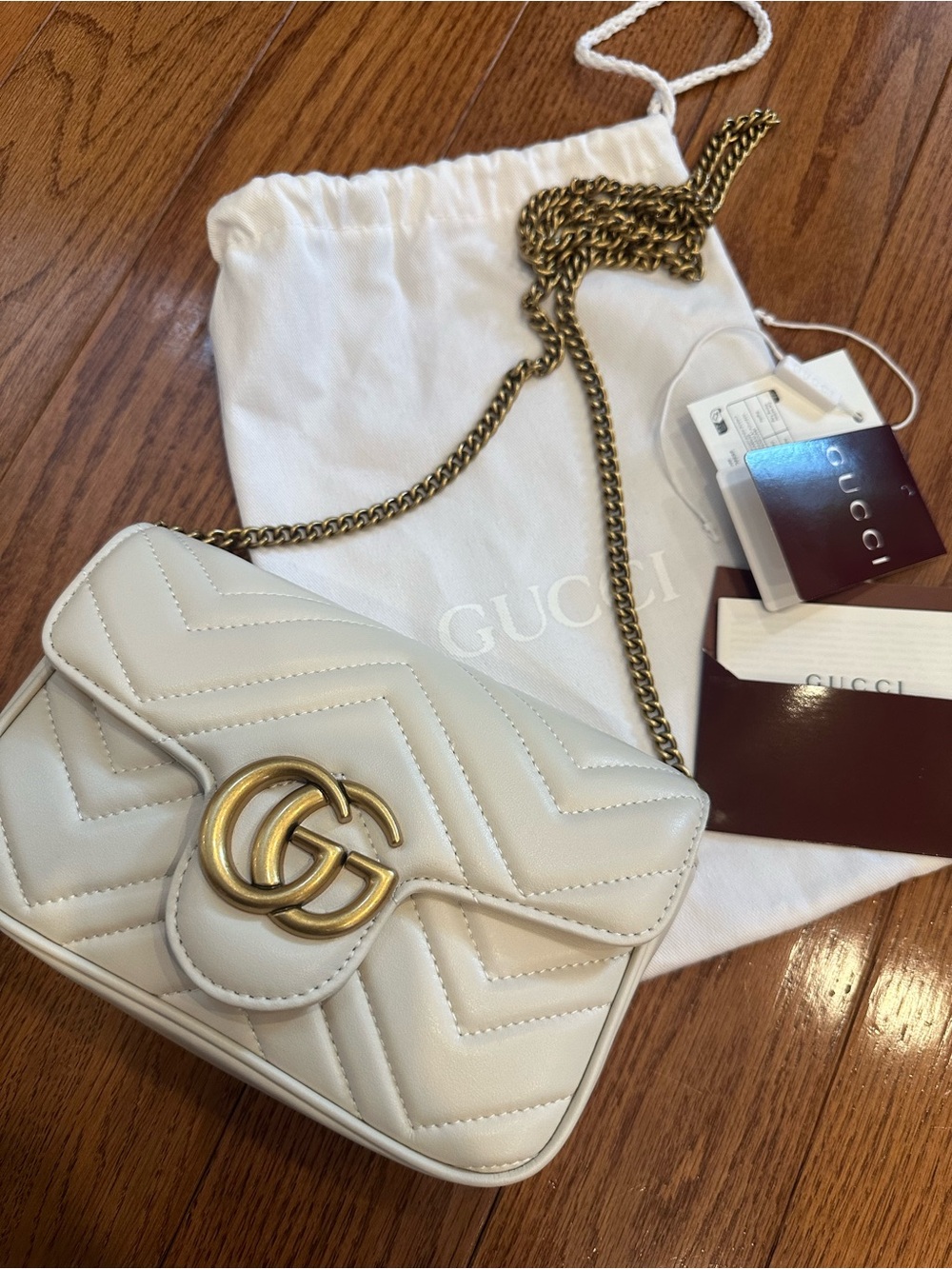 NWT Gucci GG Marmont mini Shoulder Bag in cream color with Gold hardware